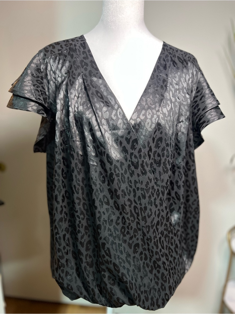 entro Black Leopard-Print V-Neck Flutter Sleeve Top